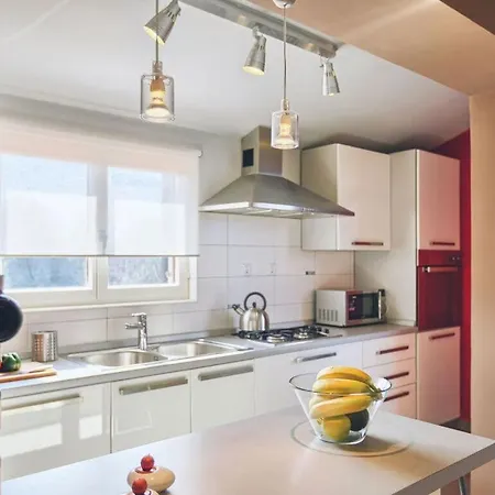 Dea Vista Apartment *