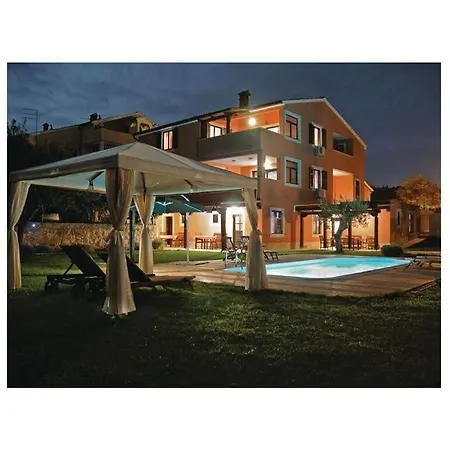 Dea Vista Apartment *